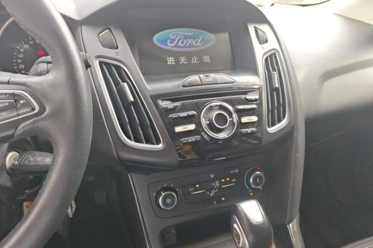 Used Ford Focus 2017 Hatchback 1.6L Automatic Fashion Edition Smart Drive Version Audio And AC Panel