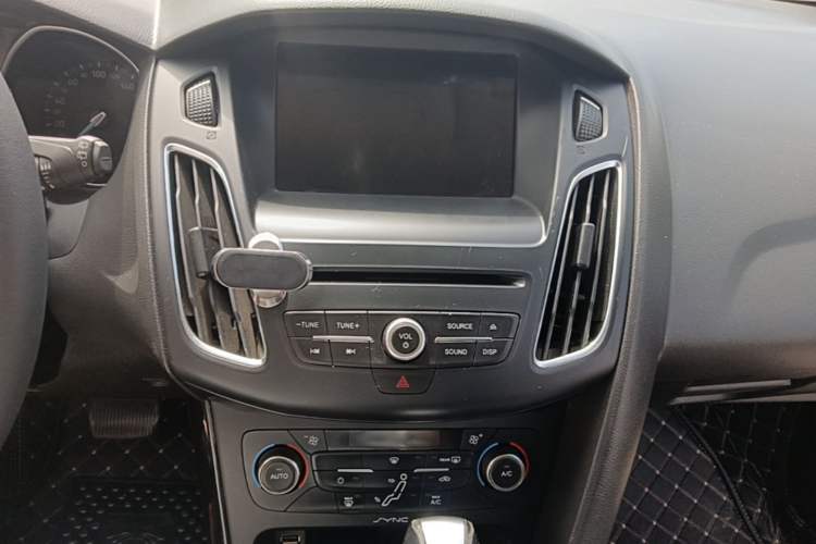 Used Ford Focus 2017 Hatchback EcoBoost 180 Automatic Elite Model Audio And AC Panel