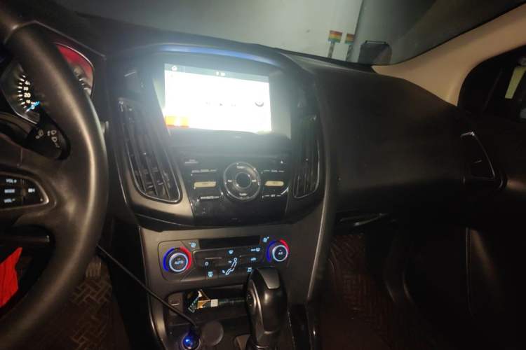 Used Ford Focus 2017 Sedan 1.6L Automatic Fashion Edition Smart Drive Version Audio And AC Panel