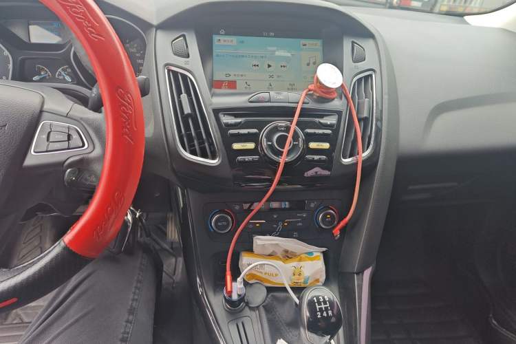 Used Ford Focus 2017 Sedan EcoBoost 125 Manual – Ultra-Style Edition with SmartDrive Features Audio And AC Panel