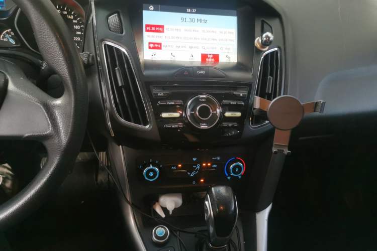 Used Ford Focus 2017 Hatchback 1.6L Automatic Comfort Plus SmartDrive Edition Audio And AC Panel