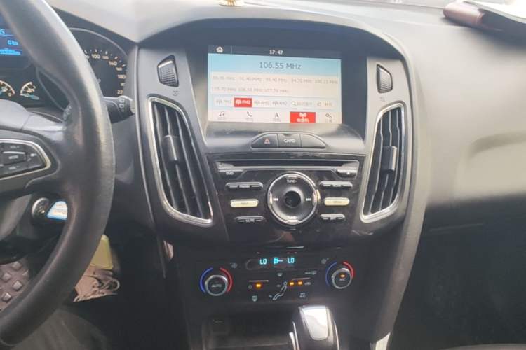 Used Ford Focus 2017 Hatchback 1.6L Automatic Fashion Edition Smart Drive Version Audio And AC Panel