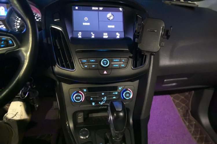 Used Ford Focus 2017 Sedan EcoBoost 180 Automatic Elite Model Audio And AC Panel