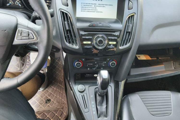 Used Ford Focus 2017 Sedan 1.6L Automatic Fashion Edition Smart Drive Version Audio And AC Panel