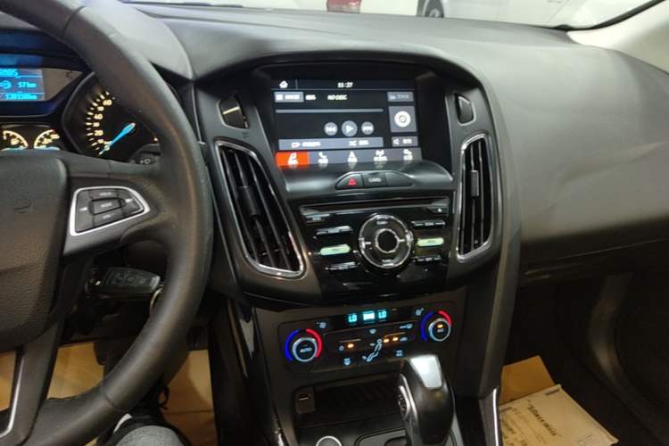 Used Ford Focus 2017 Sedan 1.6L Automatic Fashion Edition Smart Drive Version Audio And AC Panel