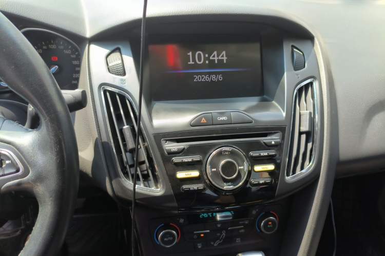 Used Ford Focus 2017 Sedan EcoBoost 125 Automatic Supreme Style SmartDrive Edition Audio And AC Panel