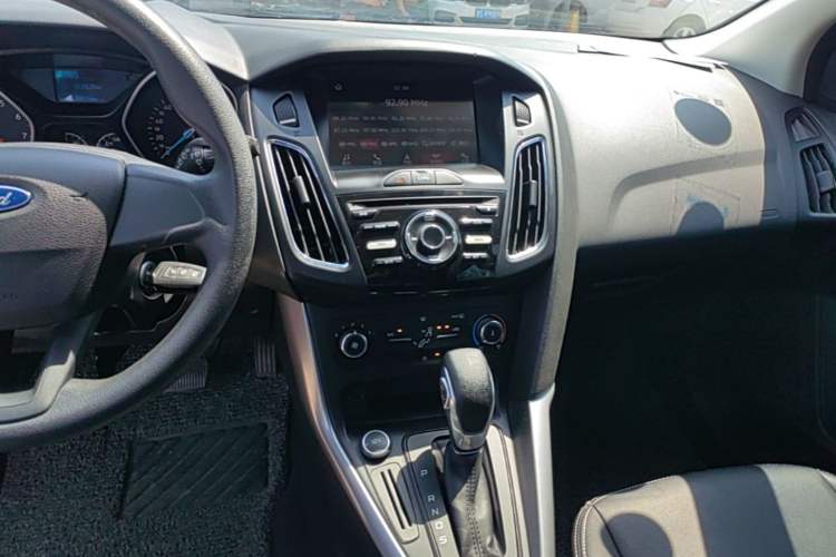Used Ford Focus 2017 Hatchback 1.6L Automatic Comfort Plus SmartDrive Edition Audio And AC Panel