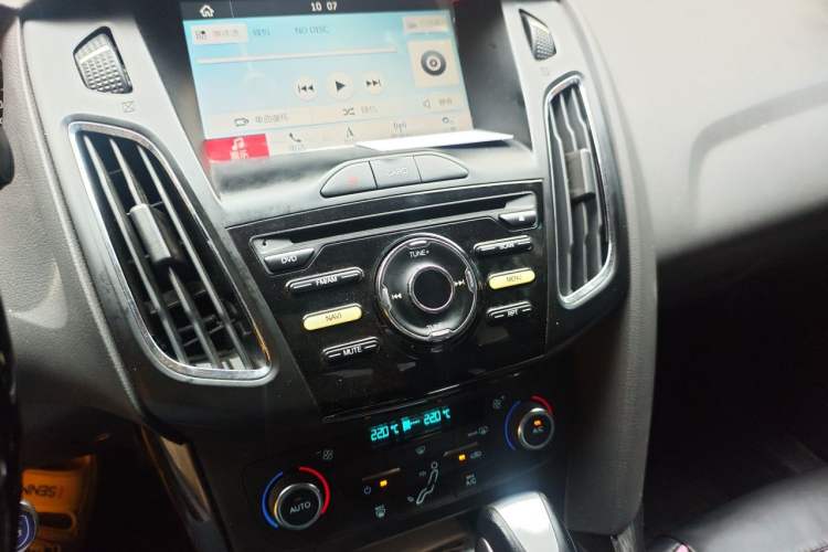 Used Ford Focus 2017 Sedan 1.6L Automatic Fashion Edition Smart Drive Version Audio And AC Panel