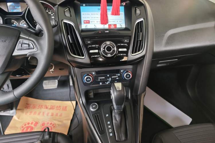 Used Ford Focus 2017 Hatchback 1.6L Automatic Fashion Edition Smart Drive Version Audio And AC Panel
