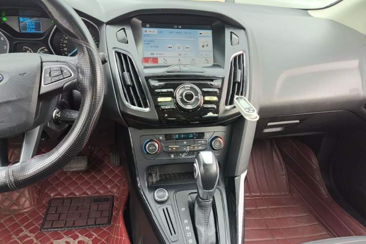 Used Ford Focus 2017 Hatchback 1.6L Automatic Fashion Edition Smart Drive Version Audio And AC Panel