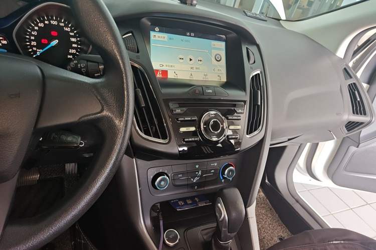 Used Ford Focus 2017 Hatchback 1.6L Automatic Comfort Plus SmartDrive Edition Audio And AC Panel