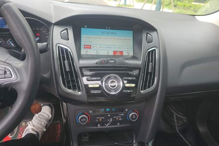 Used Ford Focus 2017 Sedan 1.6L Automatic Fashion Edition Smart Drive Version Audio And AC Panel