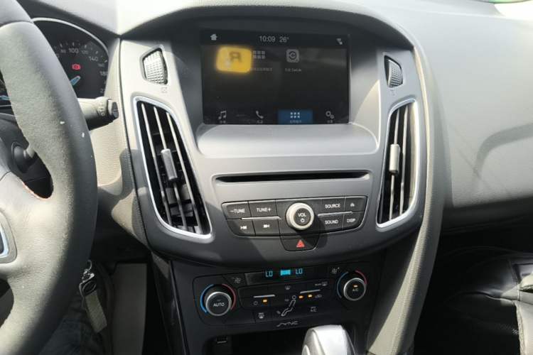Used Ford Focus 2017 1.5T CTCC White and Black Limited Edition Audio And AC Panel