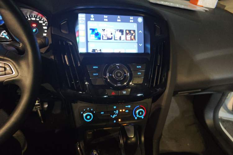 Used Ford Focus 2017 Sedan 1.6L Automatic Fashion Edition Smart Drive Version Audio And AC Panel