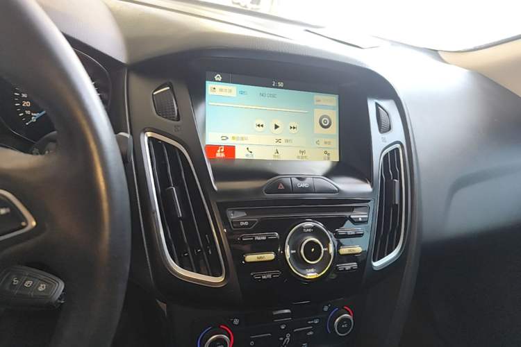 Used Ford Focus 2017 Sedan 1.6L Automatic Fashion Edition Smart Drive Version Audio And AC Panel