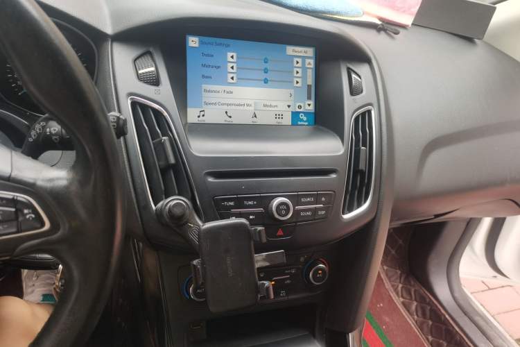 Used Ford Focus 2017 Hatchback 1.6L Manual Fashion Edition SmartDrive Version Audio And AC Panel