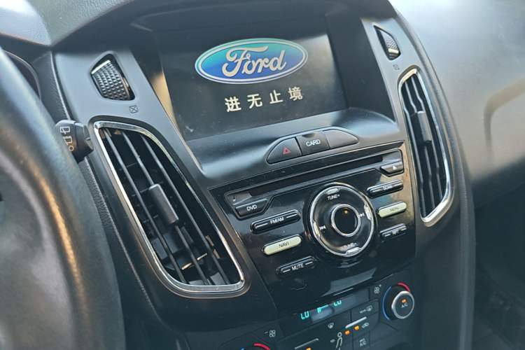 Used Ford Focus 2017 Hatchback 1.6L Automatic Fashion Edition Smart Drive Version Audio And AC Panel