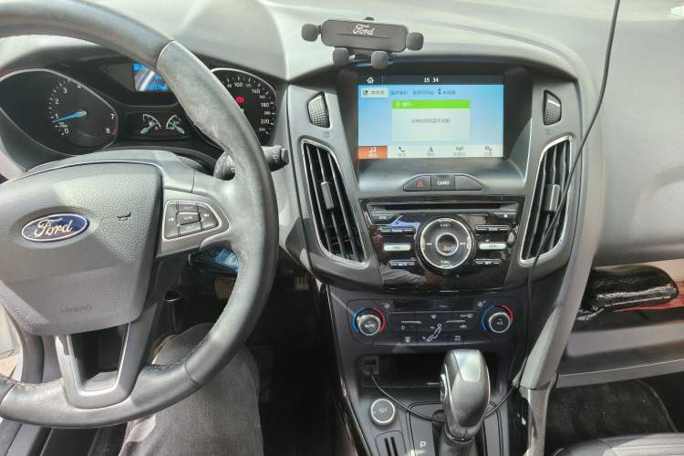 Used Ford Focus 2017 Hatchback 1.6L Automatic Fashion Edition Smart Drive Version Audio And AC Panel