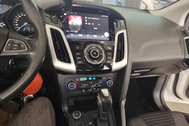 Used Ford Focus 2017 Sedan 1.6L Automatic Fashion Edition Smart Drive Version Audio And AC Panel