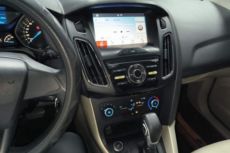 Used Ford Focus 2017 Sedan 1.6L Automatic Comfort Plus SmartDrive Edition Audio And AC Panel
