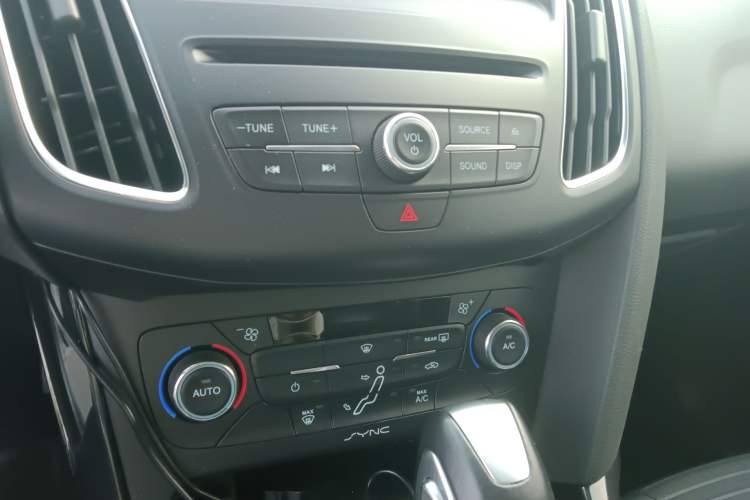 Used Ford Focus 2017 Hatchback EcoBoost 180 Automatic Elite Model Audio And AC Panel
