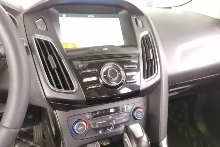 Used Ford Focus 2017 Hatchback EcoBoost 125 Automatic - Ultra-Powerful Style Edition with Smart Drive Features Audio And AC Panel