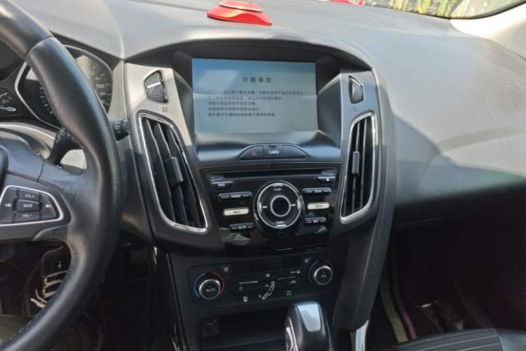 Used Ford Focus 2017 Hatchback 1.6L Automatic Fashion Edition Smart Drive Version Audio And AC Panel