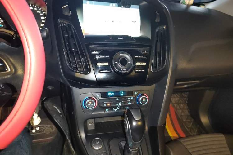 Used Ford Focus 2017 Sedan 1.6L Automatic Fashion Edition Smart Drive Version Audio And AC Panel