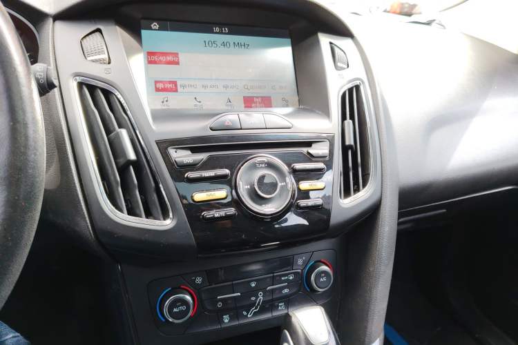 Used Ford Focus 2017 Hatchback 1.6L Automatic Fashion Edition Smart Drive Version Audio And AC Panel
