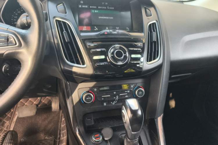 Used Ford Focus 2017 Sedan 1.6L Automatic Fashion Edition Smart Drive Version Audio And AC Panel