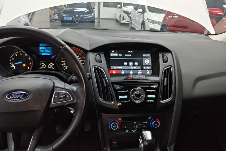 Used Ford Focus 2017 Hatchback 1.6L Automatic Fashion Edition Smart Drive Version Audio And AC Panel