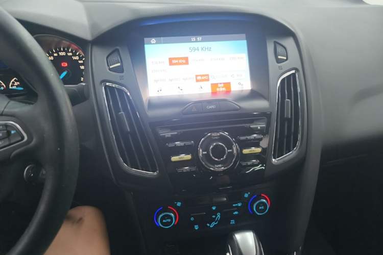 Used Ford Focus 2017 Sedan 1.6L Automatic Fashion Edition Smart Drive Version Audio And AC Panel