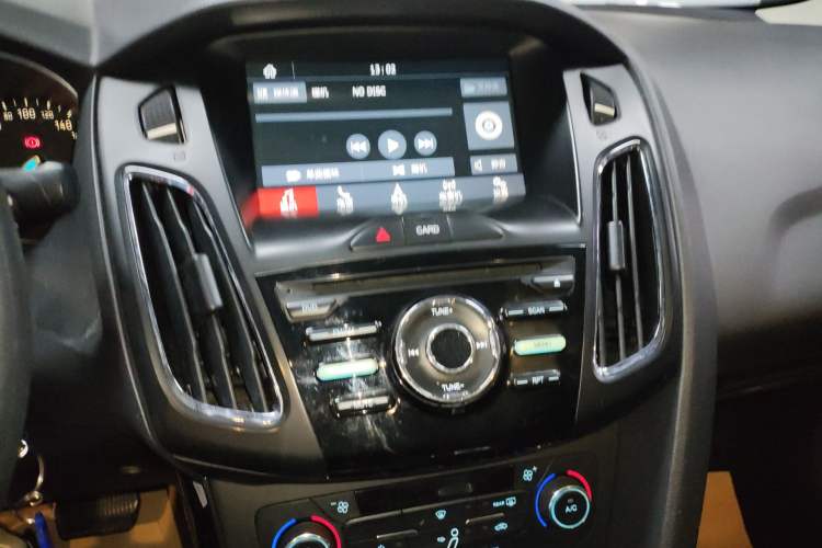 Used Ford Focus 2017 Sedan 1.6L Automatic Fashion Edition Smart Drive Version Audio And AC Panel