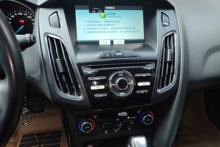 Used Ford Focus 2017 Hatchback 1.6L Automatic Fashion Edition Smart Drive Version Audio And AC Panel