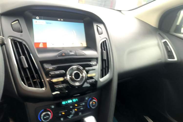Used Ford Focus 2017 Hatchback 1.6L Automatic Fashion Edition Smart Drive Version Audio And AC Panel