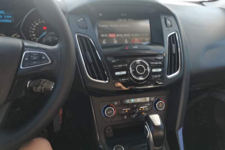Used Ford Focus 2017 Sedan EcoBoost 125 Automatic Supreme Style SmartDrive Edition Audio And AC Panel