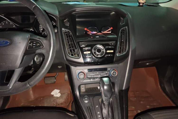 Used Ford Focus 2017 Sedan 1.6L Automatic Fashion Edition Smart Drive Version Audio And AC Panel
