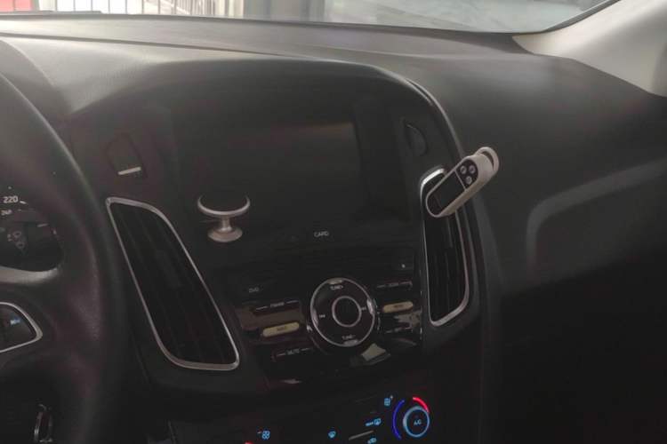Used Ford Focus 2017 Hatchback 1.6L Automatic Fashion Edition Smart Drive Version Audio And AC Panel