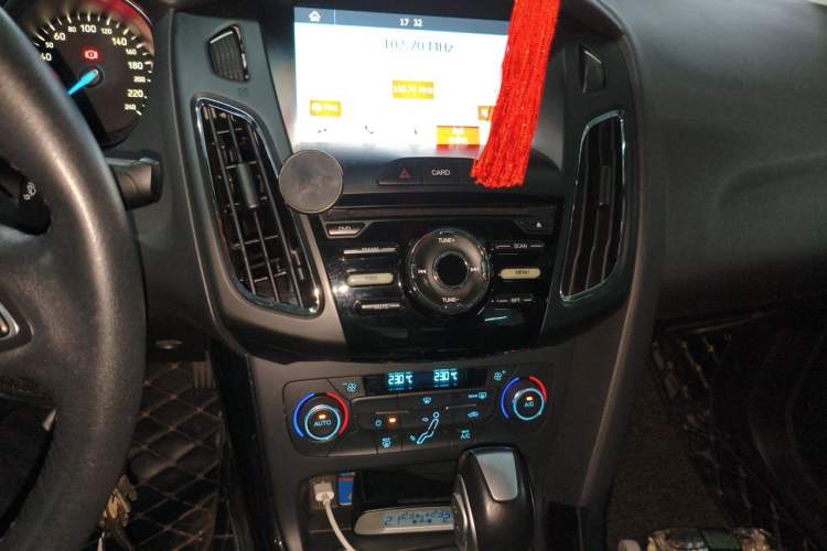 Used Ford Focus 2017 Sedan 1.6L Automatic Fashion Edition Smart Drive Version Audio And AC Panel