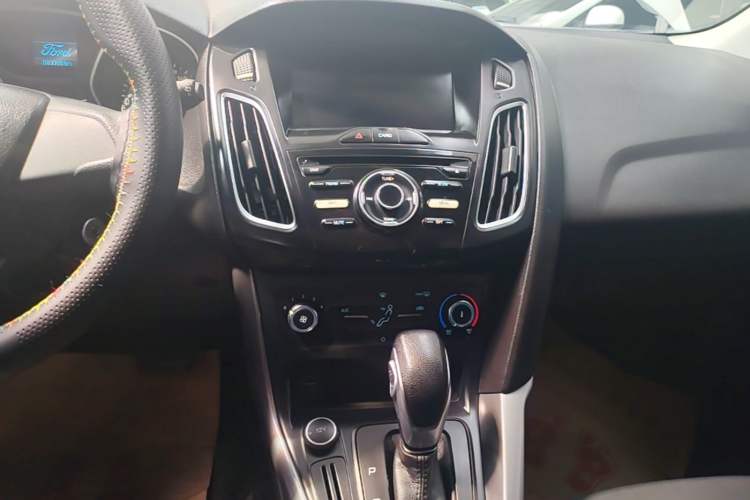 Used Ford Focus 2017 Hatchback 1.6L Automatic Comfort Plus SmartDrive Edition Audio And AC Panel