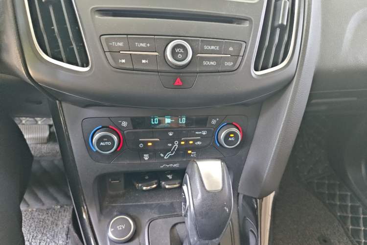 Used Ford Focus 2017 Sedan EcoBoost 180 Automatic Elite Model Audio And AC Panel