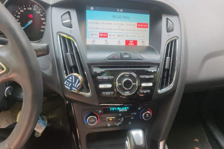 Used Ford Focus 2017 Sedan EcoBoost 125 Automatic Supreme Style SmartDrive Edition Audio And AC Panel