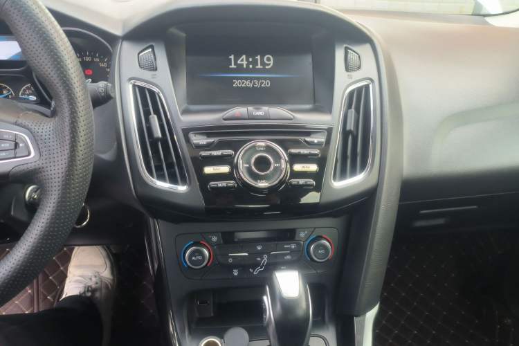 Used Ford Focus 2017 Hatchback 1.6L Automatic Fashion Edition Smart Drive Version Audio And AC Panel