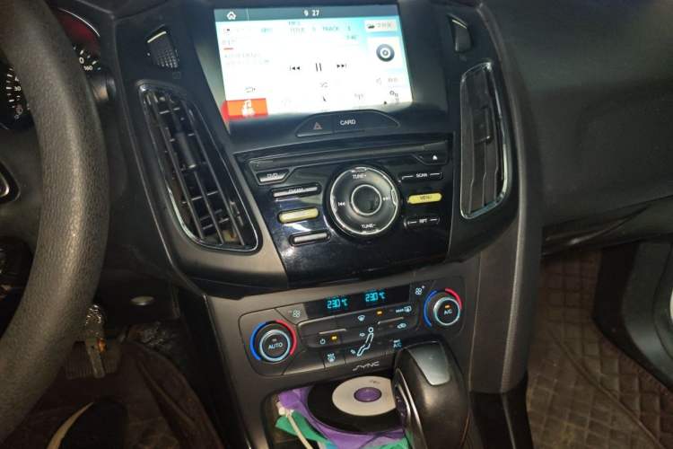 Used Ford Focus 2017 Sedan 1.6L Automatic Fashion Edition Smart Drive Version Audio And AC Panel