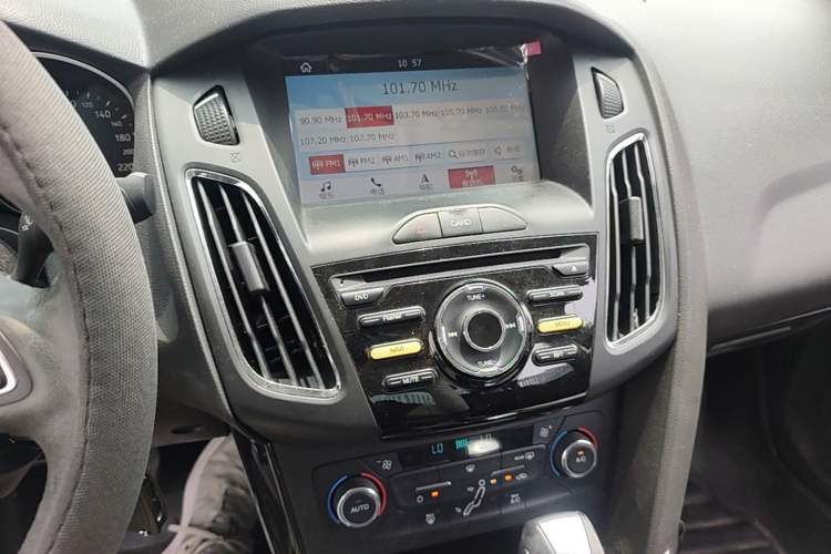 Used Ford Focus 2017 Sedan 1.6L Automatic Fashion Edition Smart Drive Version Audio And AC Panel