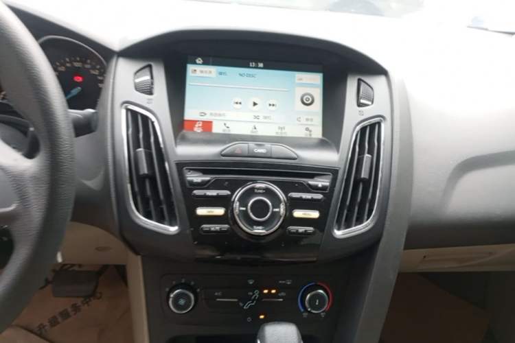 Used Ford Focus 2017 Sedan 1.6L Automatic Comfort Plus SmartDrive Edition Audio And AC Panel