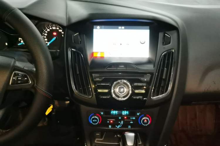Used Ford Focus 2017 Sedan EcoBoost 125 Automatic Supreme Style SmartDrive Edition Audio And AC Panel