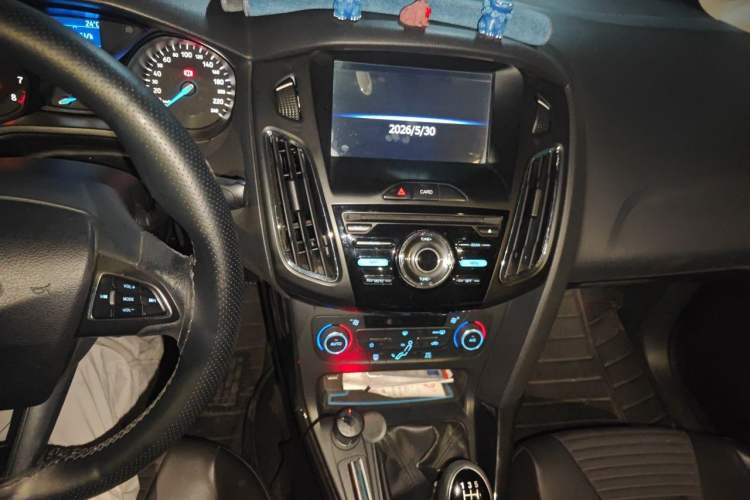Used Ford Focus 2017 Sedan 1.6L Manual Fashion Edition Smart Drive Version Audio And AC Panel