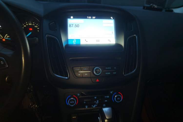 Used Ford Focus 2017 Sedan EcoBoost 180 Automatic Elite Model Audio And AC Panel