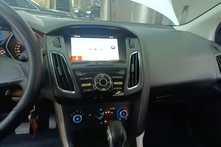 Used Ford Focus 2017 Hatchback 1.6L Automatic Comfort Plus SmartDrive Edition Audio And AC Panel